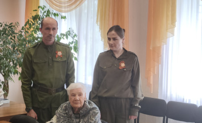 Фотогалерея — Поздравления и подарки от Администрации Калининского м.о. для узника ГЕТТО Соколовой Зои Ивановны в преддверии 80-летия Великой Победы — фото