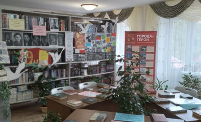 Фотогалерея — Читаем книги о войне - выставка книг и рисунков — фото