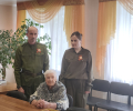 Поздравления и подарки от Аминистрации Калининского м.о. для узника ГЕТТО Соколовой Зои Ивановны в преддверии 80-летия Великой Победы.
