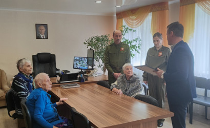 Поздравления и подарки от Администрации Калининского м.о. для узника ГЕТТО Соколовой Зои Ивановны в преддверии 80-летия Великой Победы — фото-626_2