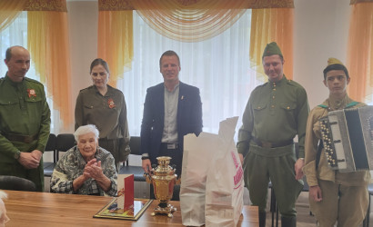 Поздравления и подарки от Администрации Калининского м.о. для узника ГЕТТО Соколовой Зои Ивановны в преддверии 80-летия Великой Победы — фото-626_4