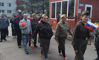 Митинг и возложение цветов к памятнику Лукина М.А. проживающими ГБУ "Трояновкого СПНИ" — фото-626_3