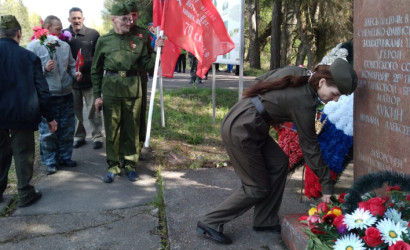 Митинг и возложение цветов к памятнику Лукина М.А. проживающими ГБУ "Трояновкого СПНИ" — фото-626_6