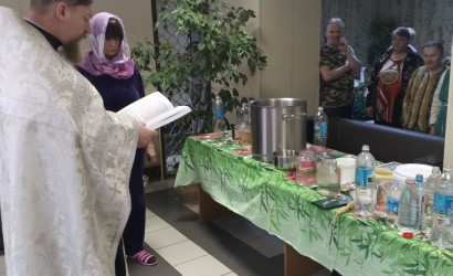 Фотогалерея — Освящение воды отцом Сергием — фото